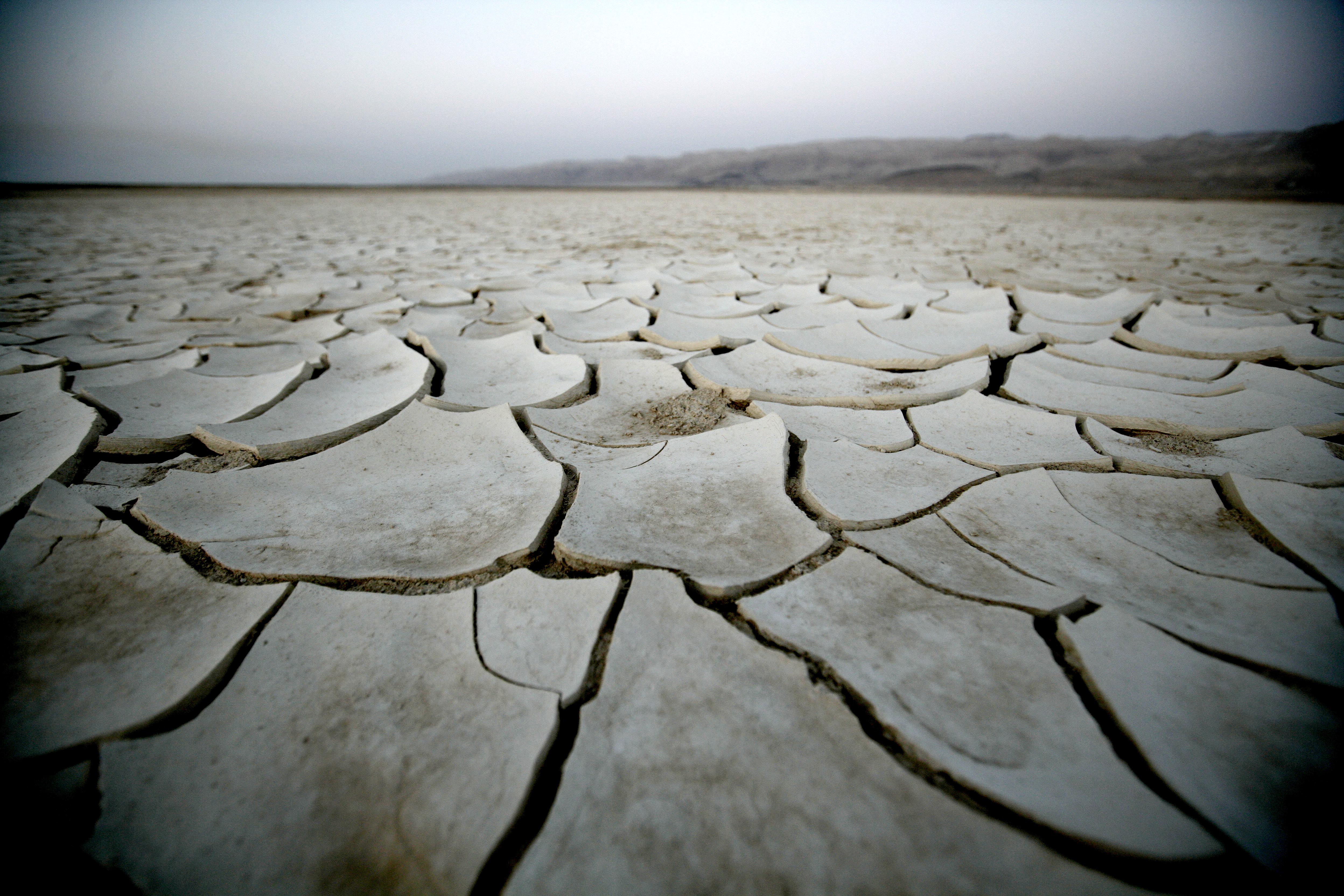 Засуха пришла. Засуха. Пустыня засуха. Зимняя засуха. Засуха в Израиле.