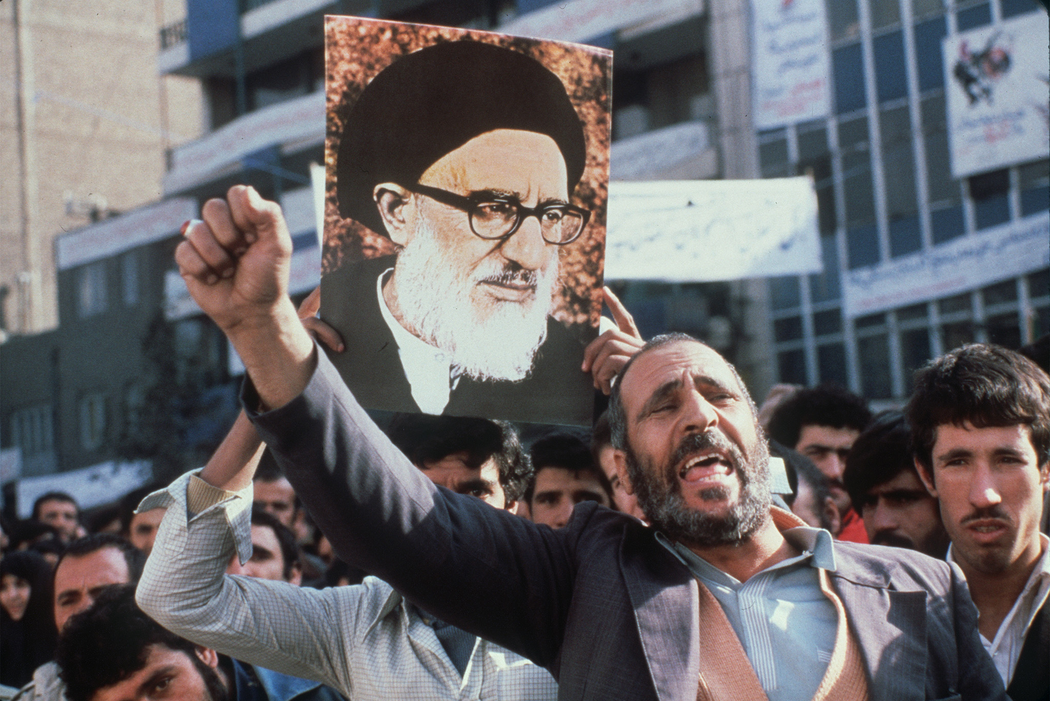 Захват посольства. Захват американского посольства в Иране в 1979. 1979 Иран американское посольство. Тегеран 1979. Захват посольства США В Тегеране 1979.